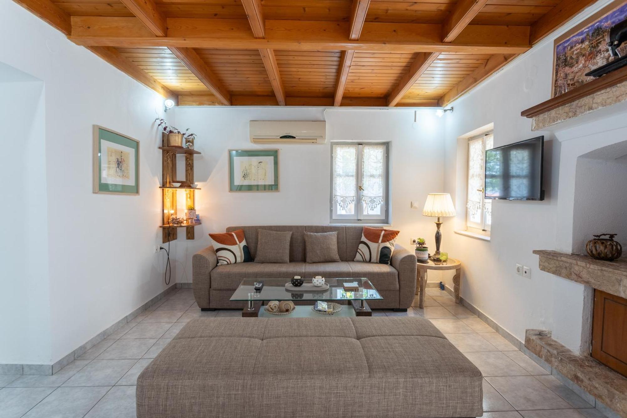 Spacious Home With Yard, Mytilene Lesvos 외부 사진