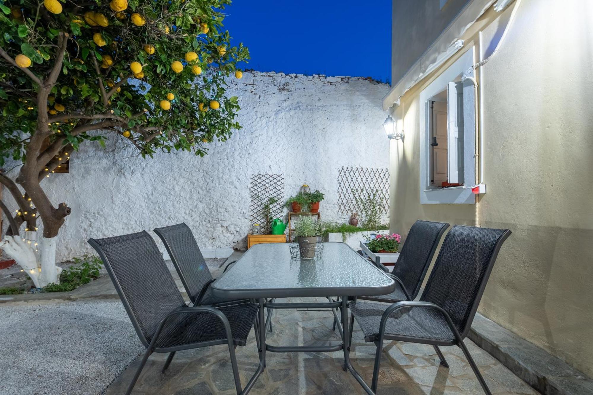 Spacious Home With Yard, Mytilene Lesvos 외부 사진