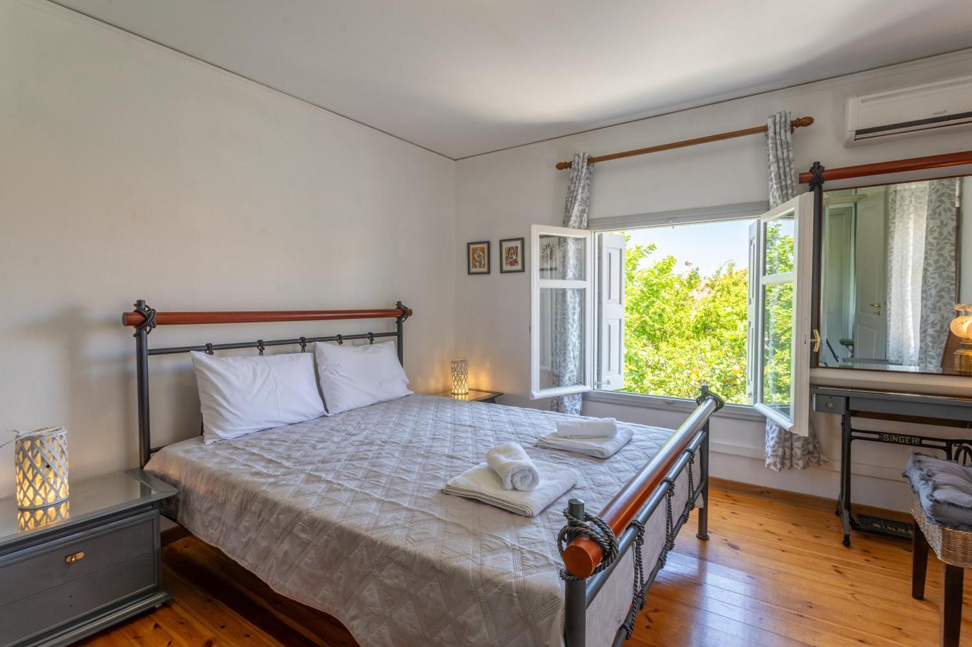 Spacious Home With Yard, Mytilene Lesvos 외부 사진