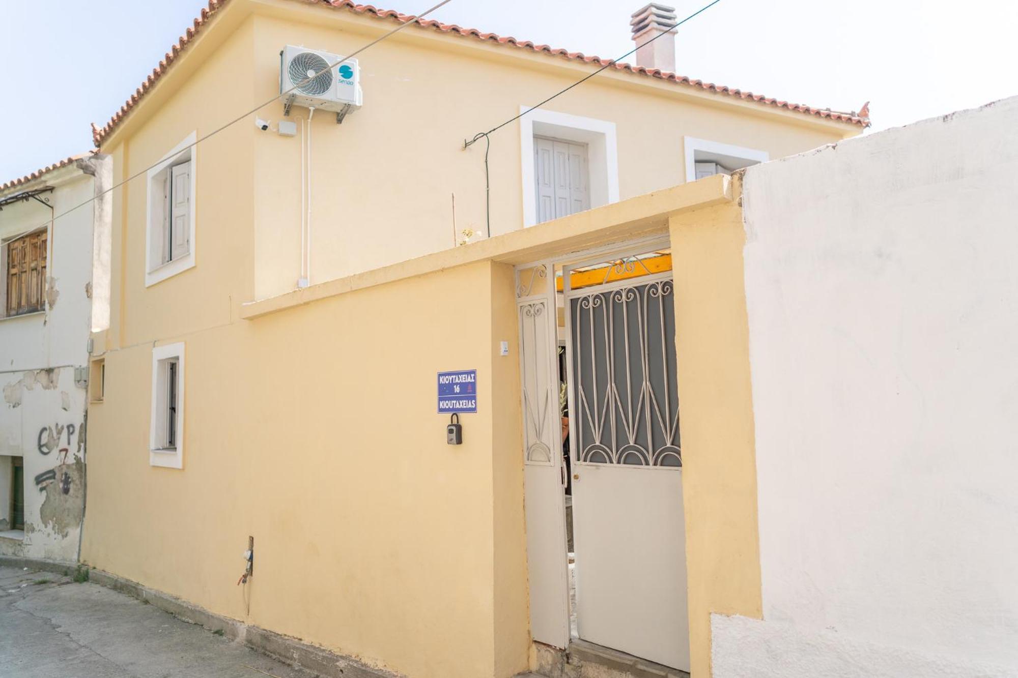 Spacious Home With Yard, Mytilene Lesvos 외부 사진